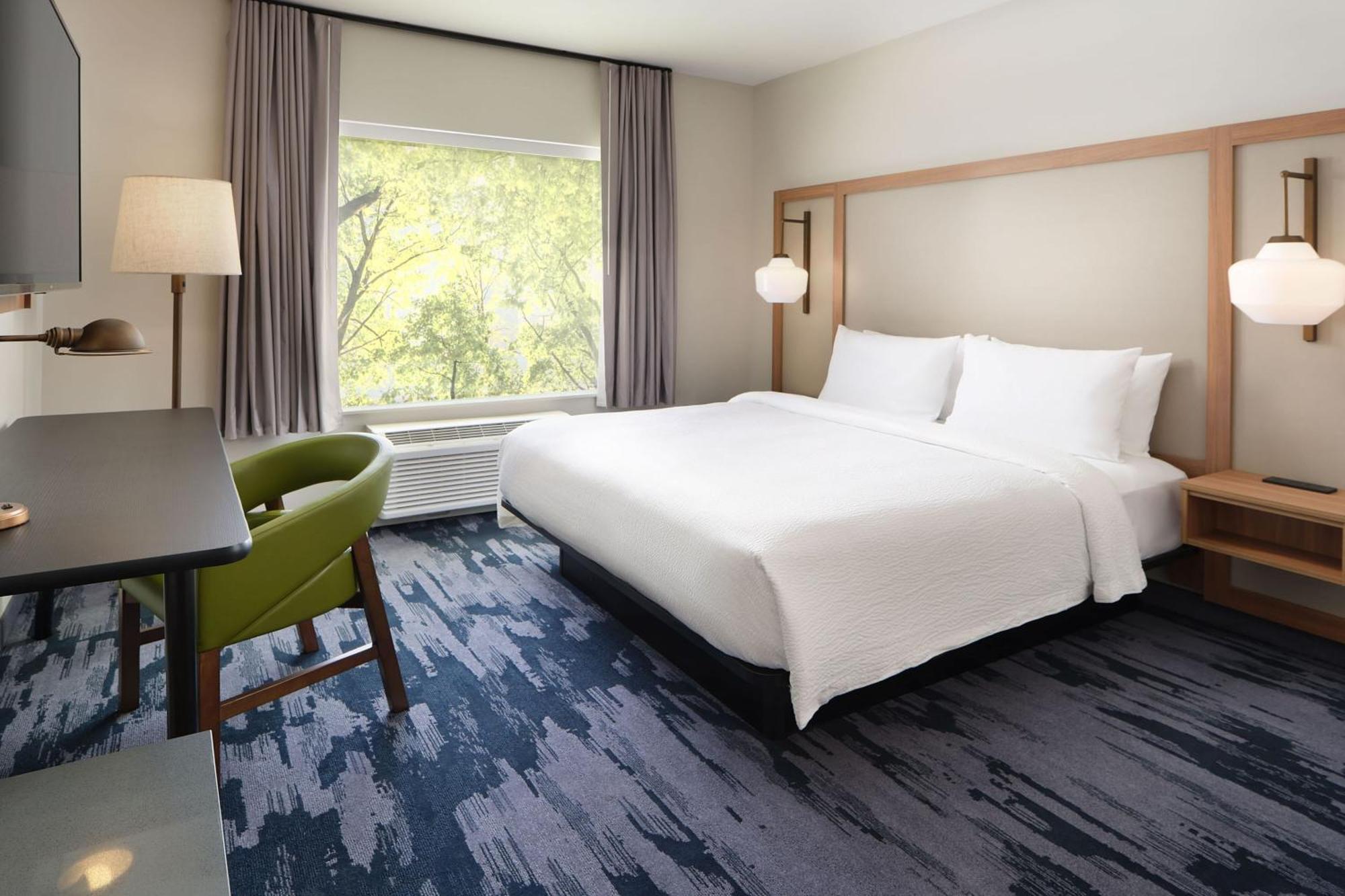 Fairfield & By Marriott Lauderdale Northwest Hotel